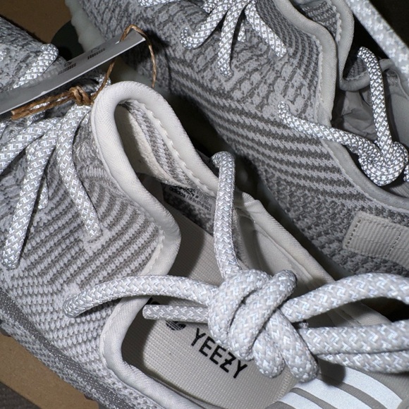 YZE 350 V2 Boost by Adidas 7.5 - Picture 10 of 15